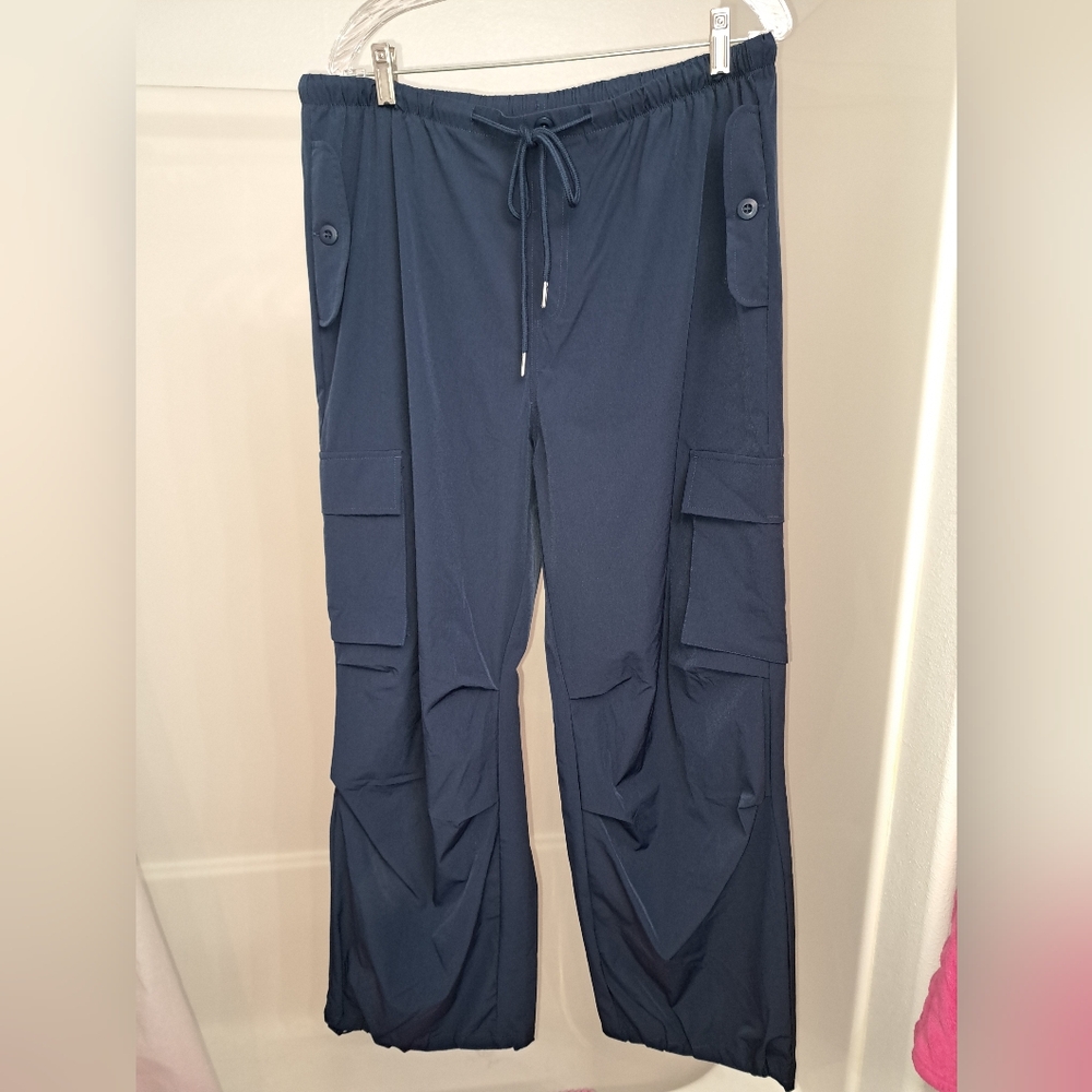 NWT Women's Wide Leg Cargo Pants - Navy